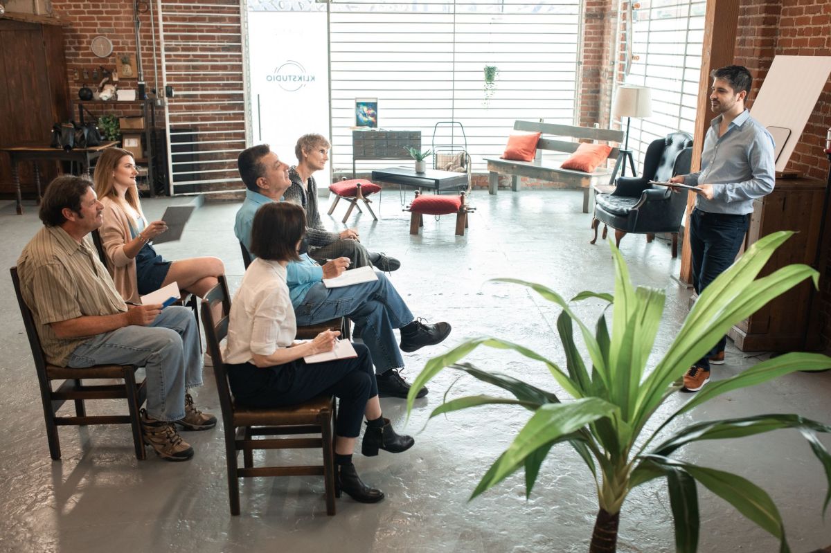 Participants échangeant pendant une formation